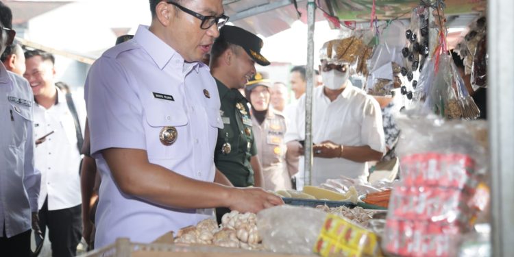 Jelang Idul Adha, Pj Bupati Cirebon dan Forkopimda Monitoring Harga Bahan Pokok