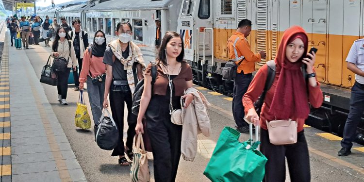 KAI Daop 3 Cirebon Siapkan Kereta Tambahan untuk Antisipasi Lonjakan Penumpang Idul Adha