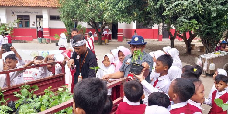 DKPP Indramayu Gelar Pertanian Masuk Sekolah di SDN 3 Krimun Losarang