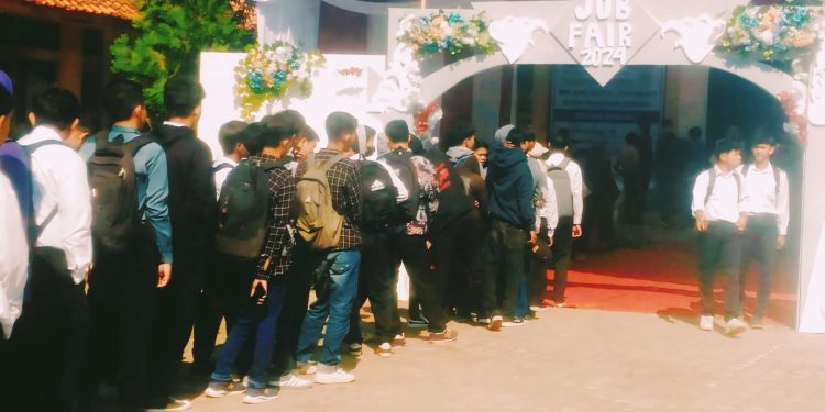 Job Fair Gemilang di SMK Bina Warga