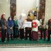 Bupati Nina Agustina Bantu Operasional Masjid dan Santini Anak Yatim Piatu 