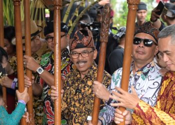 Beragam Sajian Dipertunjukan Pada Puncak Upacara Adat Seren taun 1957 Saka Sunda Di Paseban Tri Panca Tunggal Cigugur Kuningan
