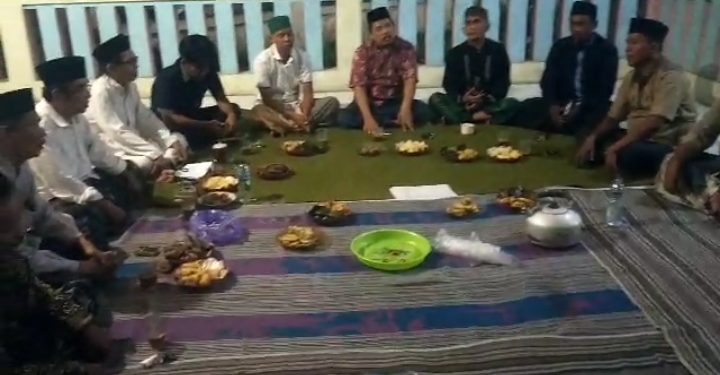 Dadang Setiady SIP Pejabat Desa Damarguna Adakan Doa Dan Tahilan Rutin di Balai Desa