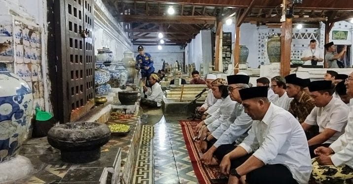 Hari Jadi Cirebon Ke – 597, Pj Wali Kota Salat Ashar Berjamaah dan Ziarah Makam Sunan Gunung Jati 
