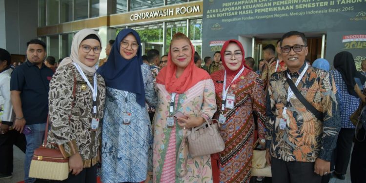 Bupati Nina Agustina Hadiri Penyerahan LHP LKPP, Presiden Jokowi Apresiasi Peraih WTP