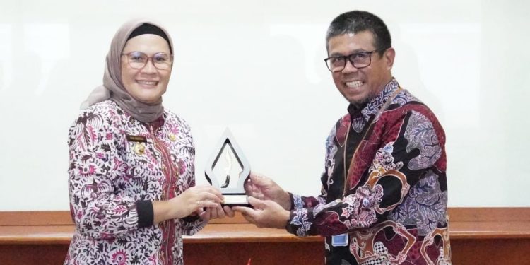 Bupati Indramayu Nina Agustina Bersama  DJP Wilayah II berkomitmen meningkatkan Pajak Daerah