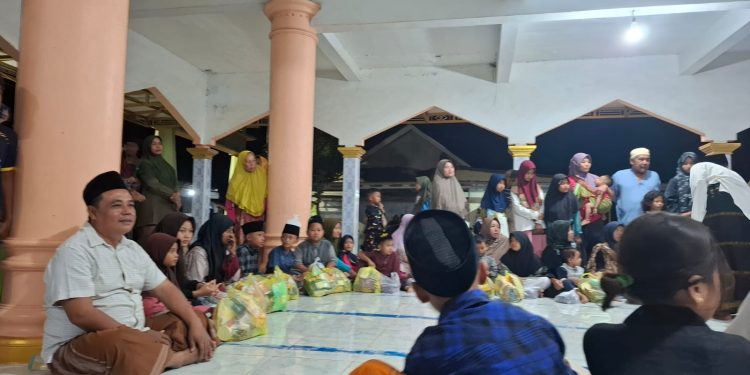 10 Muharam 1446 Hijriah Di Mesjid Baitur Rohman Desa Tawang Sari Berikan Santunan Anak Yatim