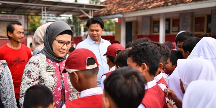 Bupati Nina Agustina Berikan Motivasi Semangat Belajar
