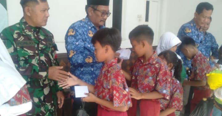 H. Kusyono Kuwu Desa Panguragan Kulon Beri Santunan Ratusan Anak Yatim Piatu
