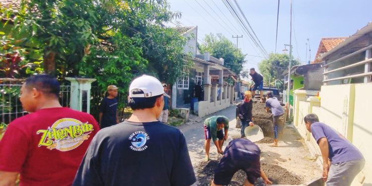 Kuwu Kaligawe Abdul Sujud : Pemdes Sudah Tawarkan Alat Berat Dan Hotmix Ke Paguyuban Warga Zhonbir, Tapi Tidak Ada Respons