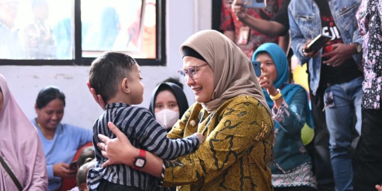Sukseskan OTAAS, Bupati Indramayu Tinjau Kegiatan PMT di Desa Losarang