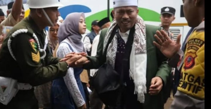 Pemkab Kuningan Sambut Kedatangan 155 Dari 156 Jemaah Haji Asal Kuningan Di Bandara Kerta Jati Majalengka