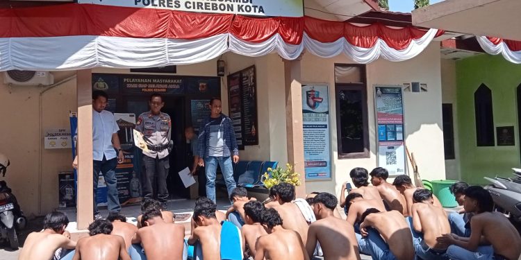 Patroli Polsek Kesambi Cirebon Kota Amankan 23 Pelajar yang Diduga Hendak Tawuran