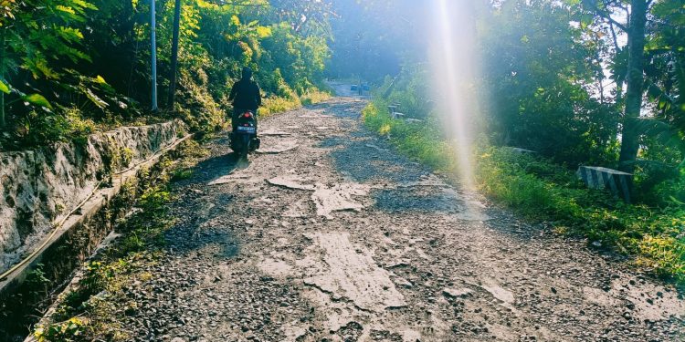 Bertahun Lamanya Hancur Di Biarkan, Dua Jalan Vital di Desa Sangkanerang Tak Ada Perhatian Pemda Kuningan