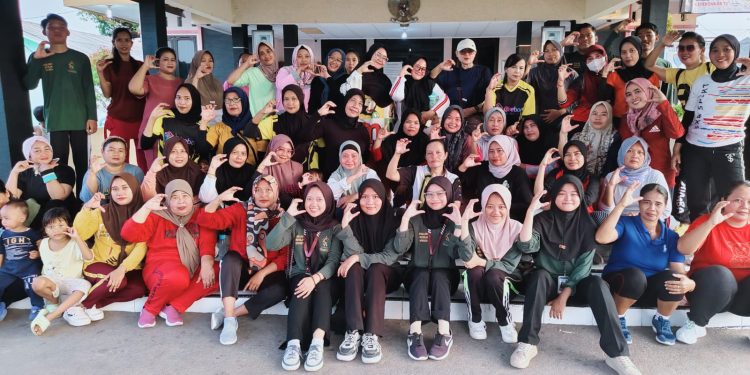 Mahasiswa KKN UIN Siber Syekh Nurjati Cirebon Senam Bersama Ibu – Ibu Jantung Sehat Kaligawe Wetan