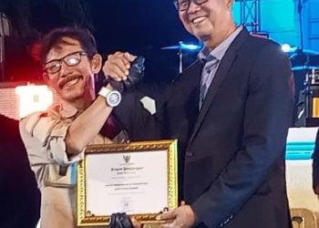 Prabu Diaz Terima Penghargaan dari PJ Walikota Cirebon