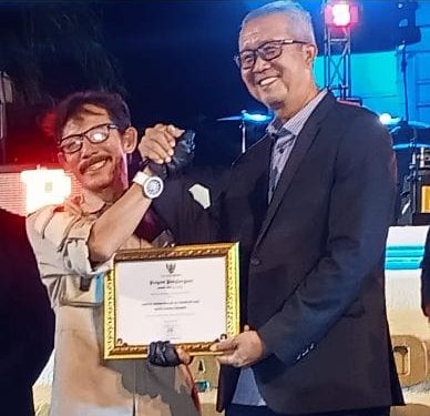 Prabu Diaz Terima Penghargaan dari PJ Walikota Cirebon