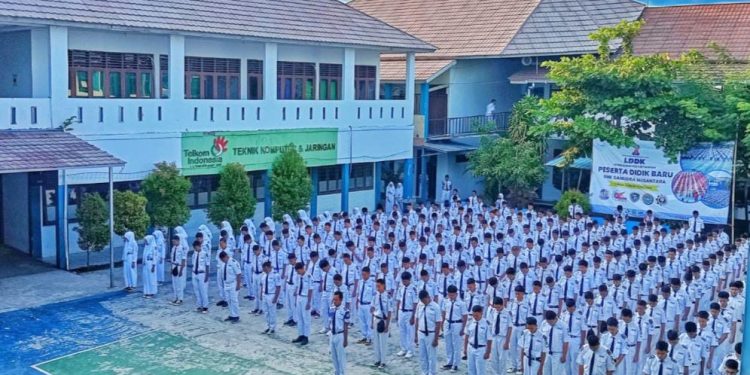 Tumbuhkan Kedisiplinan, Ratusan Pelajar SMK Samudera Nusantara Astanajapura Ikuti LDDK Tahun 2024