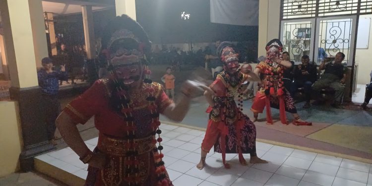 Pentas Seni Wayang Kulit dan Tari Topeng Kecamatan Gempol: Kembali Hadirkan Keajaiban Budaya Lokal yang Mengguncang!