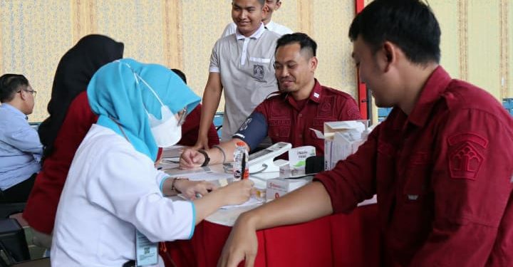 Lapas Narkotika Cirebon Gelar Pelaksanaan Pemeriksaan Kesehatan Gratis dan Donor Darah.