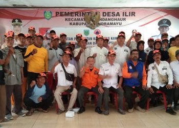Pemdesa Ilir Bersama BNPB Tangani Banjir di Pesawahan