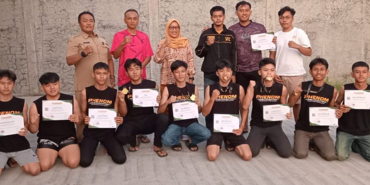 Cabor Kick boxing Sabet 10 Medali Di Kejuaraan Phenom Prime Chyper Fight