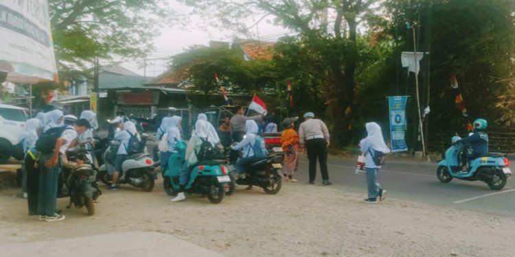SMK Muhammadiyah Lemahabang Keluhkan Razia Kendaraan di Gerbang Sekolah