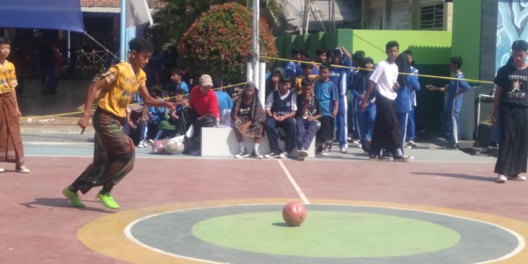 Peringati HUT RI Ke-79 Keluarga Besar SMPN1 Arjawinangun Gelar Sejumlah Perlombaan