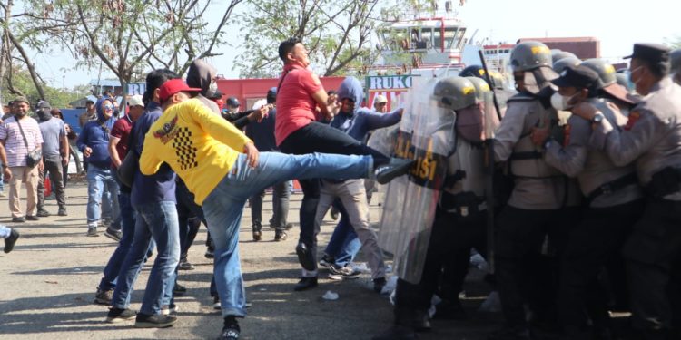 Simulasi Pengamanan Kota: Kolaborasi Tiga Pilar Jaga Keamanan Pilkada 2024 di Cirebon