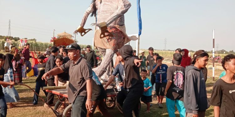 Sedekah Bumi Di Desa Dukuh Widara Kecamatan Pabedilan Semarak
