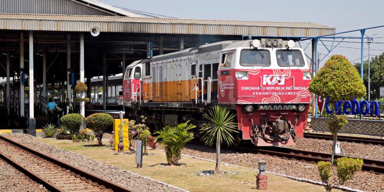 KAI Warnai HUT RI Ke-79 dengan Hiasan Merah Putih di Kereta dan Stasiun