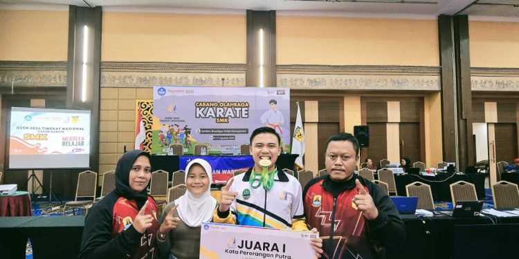 Miftahul Ghina Sabet Juara 1 Kata Perorangan Putra Cabor Karate O2SN SMK Tingkat Nasional 2024