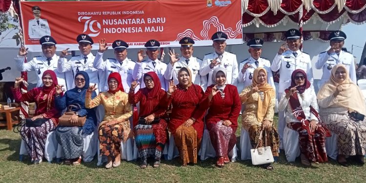 Upacara HUT Negara Republik Indonesia ke 79 di Kecamatan Losari Di Pusatkan Di Lapangan Sepak Bola Ki Merta Sara Desa Mulyasari Berlangsung Hikmah