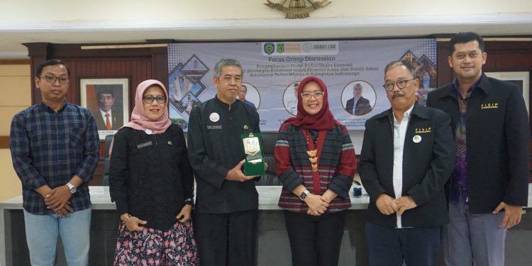 Pemkab Indramayu Kerjasama Dengan Tim Fakultas Nasional. Terkait Pengelolaan Keuangan Purna Migran