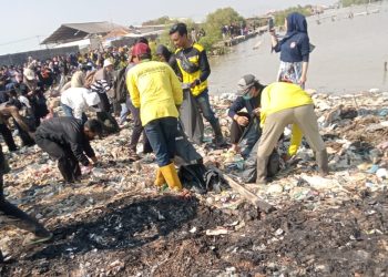 Pantai Baro Gebang Dibersihkan: Ribuan Warga dan Pemerintah Bersatu Demi Lingkungan