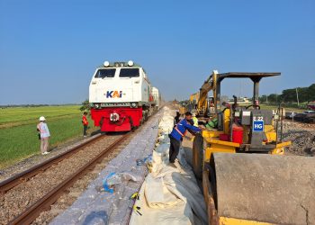 Perbaikan Jalan Rel di Indramayu, KAI Daop 3 Cirebon Sampaikan Permohonan Maaf Perjalanan KA Terganggu
