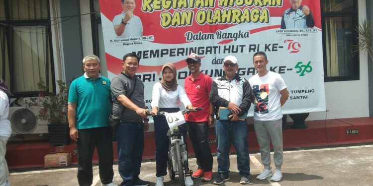 Dua Siswi SMKN Sedang PKL Dapat Hadiah Utama Dari Dinas Perkimtan Kuningan
