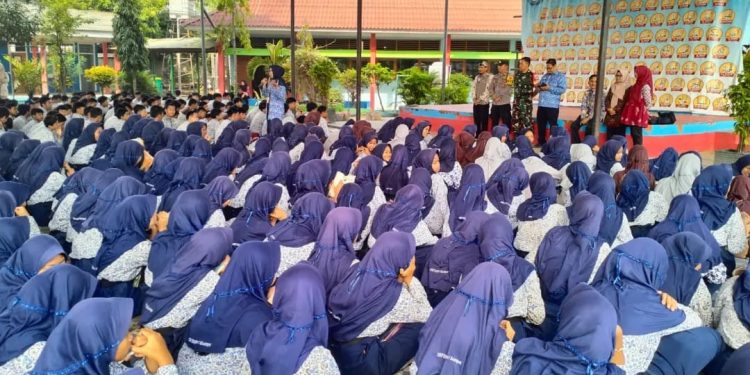 Forkopimcam Balongan Gelar Sosialisai Anti Bullying Di Sekolah 