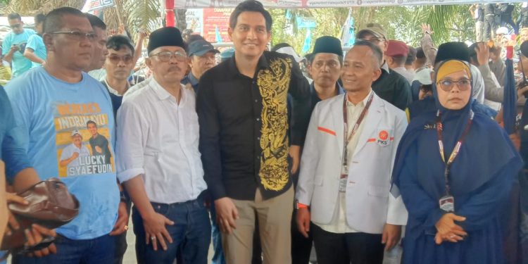 Ribuan Masa Iringi Langkah Lucky Hakim -Saefudin ke Daftar ke KPU