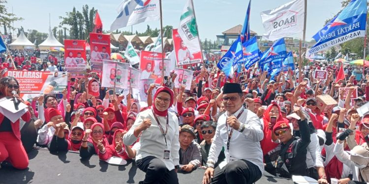 Ribuan Massa Kawal Pendaftaran Nina- Tobroni ke KPU Indramayu