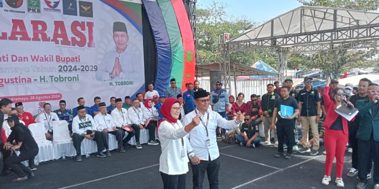 Ribuan Masyarakat Indramayu Kawal Pendaftaran Nina – Tobroni Ke KPU Indramayu