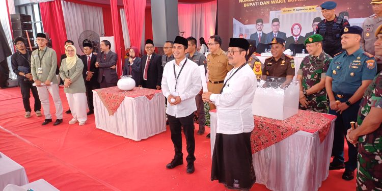 Kemeriahan Pengundian Nomor Urut Calon Bupati Cirebon: BERIMAN Ambil Panggung dengan Nomor 2.
