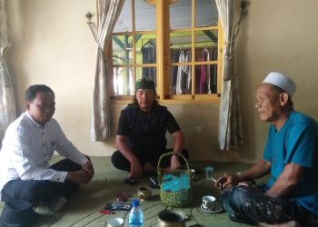 Abdul Jabar Ketua MLB dan H.Muhari Abu Kamal Beserta Ulama Desa Mulyasari Minta Kawasan Makam Wali Ki Camuka di Kembalikan Menjadi TPU