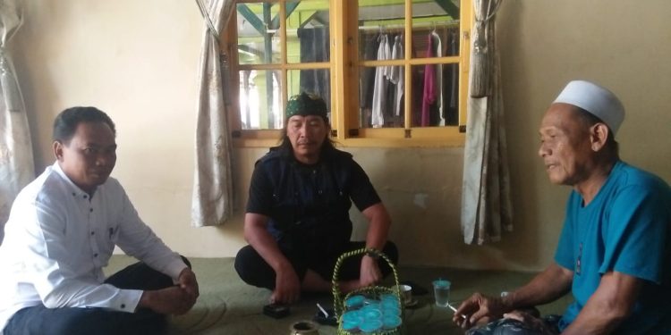 Abdul Jabar Ketua MLB dan H.Muhari Abu Kamal Beserta Ulama Desa Mulyasari Minta Kawasan Makam Wali Ki Camuka di Kembalikan Menjadi TPU