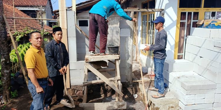 Pemdes Sangkanerang Realisasikan Dua Unit Rumah Tidak Layak Huni
