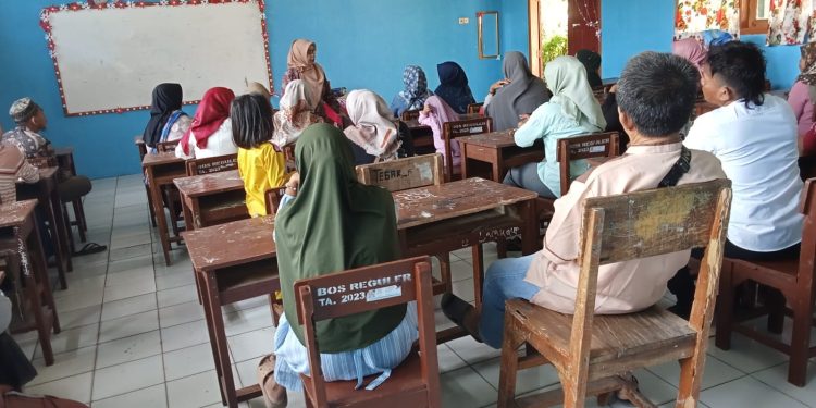 Sosialisasi Kegiatan Sekolah dan Penandatangan Kesepakatan Kenaikan Kelas dan Kelulusan di SMPN 1 Gebang Tahun Pelajaran 2024-2025.