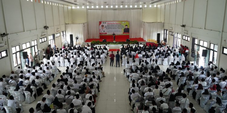 Bupati Nina Agustina Anggarkan 13 Miliar Untuk Guru Madrasah