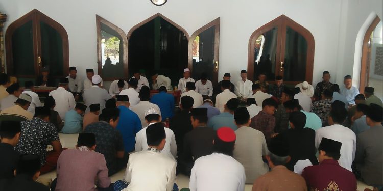 Masyarakat Desa Mulyasari Antusias Ikut Maulid Nabi Muhamad SAW di Masjid Wali Alkaromah