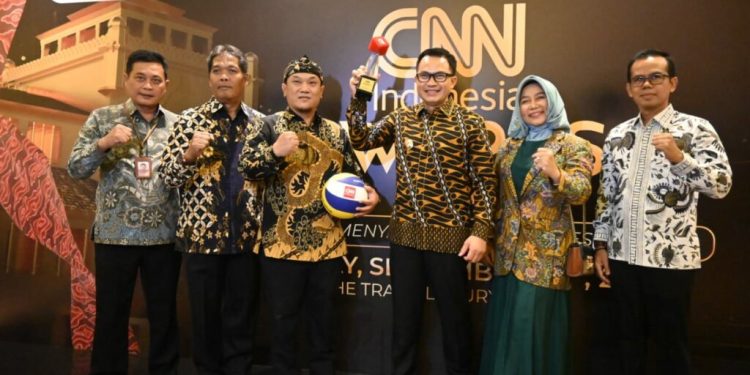 Pemkab Cirebon Terima Penghargaan CNN Award 2024