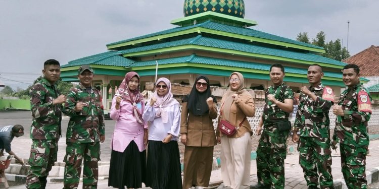 Koramil 0620-10/Lemahabang Karya Bakti Pembangunan Pagar Masjid Baitul Muttaqin Desa Kaligawe Wetan
